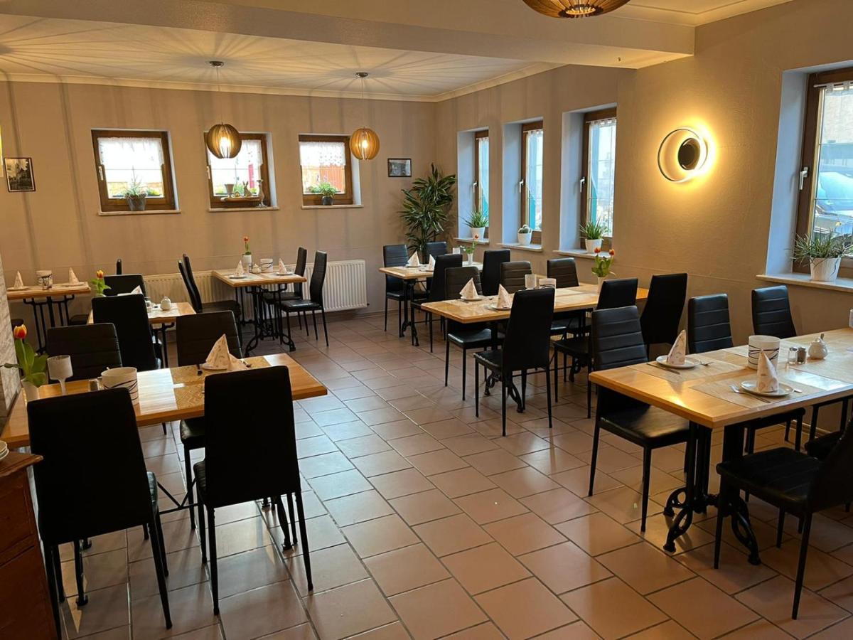 Hotel Garni Zum Rebstock ナウムブルク エクステリア 写真