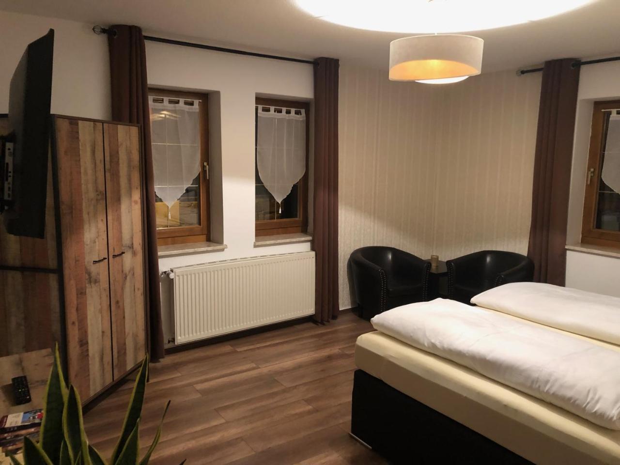 Hotel Garni Zum Rebstock ナウムブルク エクステリア 写真